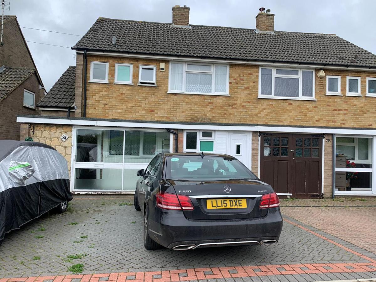 Beaconsfield 4 Bedroom House In Quiet And A Very Pleasant Area, Near London Luton Airport With Free Parking, Fast Wifi, Smart Tv Экстерьер фото