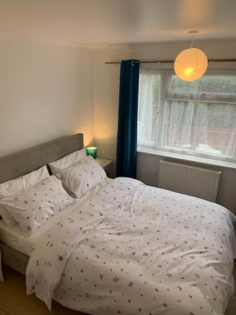 Luton Airport House In Quiet And A Very Pleasant Area, Near London Luton Airport Лутон Экстерьер фото