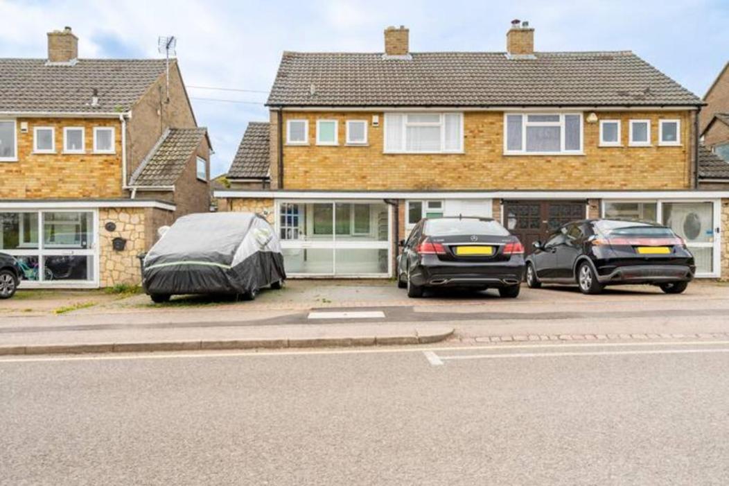 Luton Airport House In Quiet And A Very Pleasant Area, Near London Luton Airport Лутон Экстерьер фото