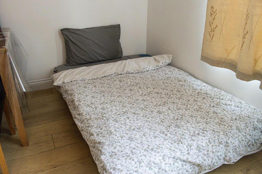 Luton Airport House In Quiet And A Very Pleasant Area, Near London Luton Airport Лутон Номер фото